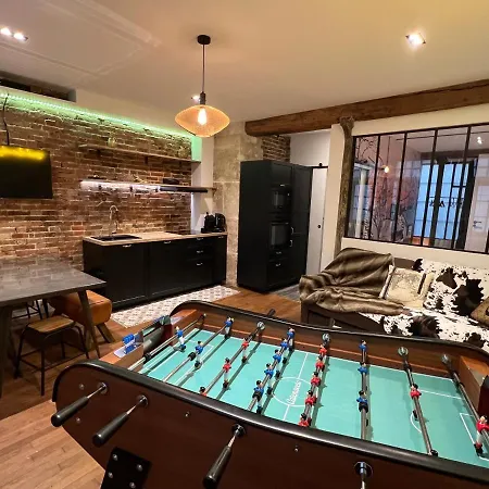 Apartment Good Vibes Luxurious Loft In 11th, With Ac & Table Football