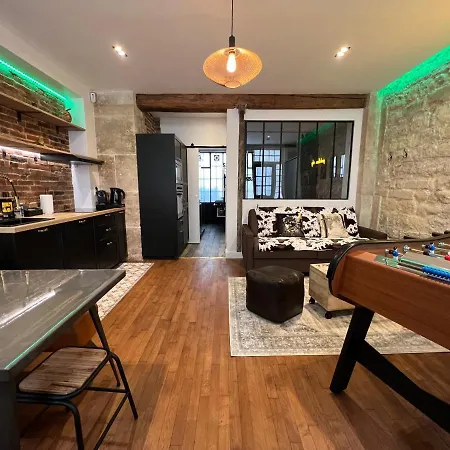 Apartment Good Vibes Luxurious Loft In 11th, With Ac & Table Football *
