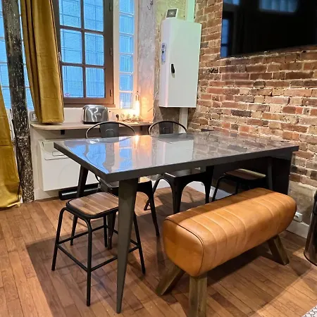 Good Vibes Luxurious Loft In 11th, With Ac & Table Football