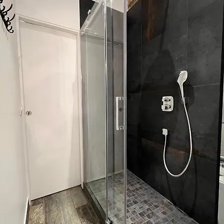 Apartment Good Vibes Luxurious Loft In 11th, With Ac & Table Football *