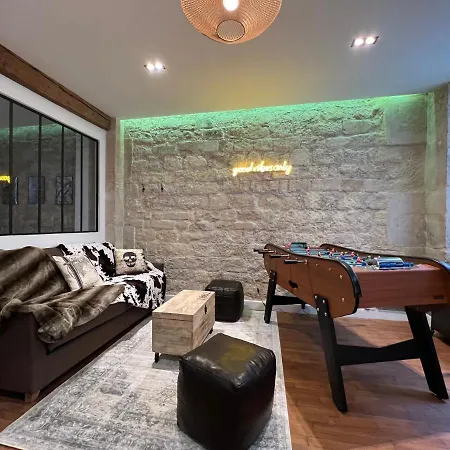 Good Vibes Luxurious Loft In 11th, With Ac & Table Football Apartment